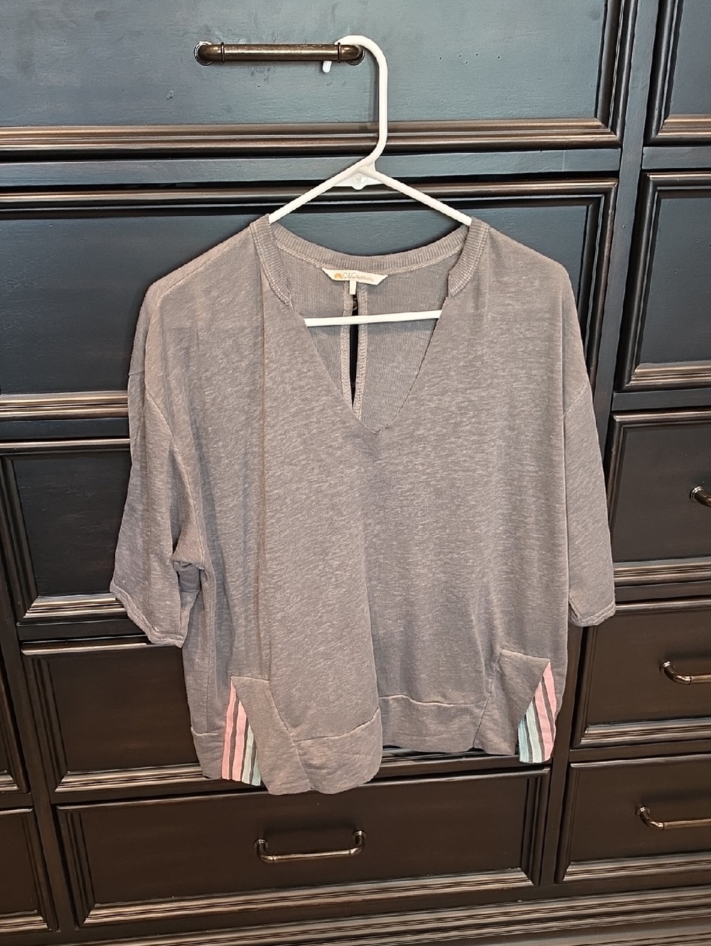 C&C California Heather Gray V-Neck Pullover with Pastel Stripe Detail Size Large